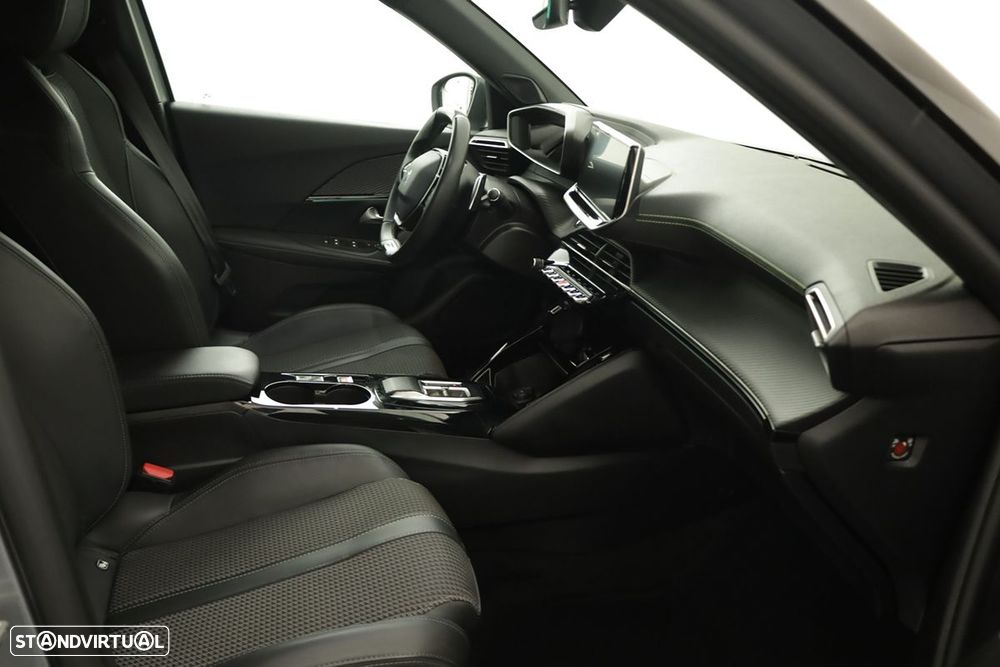 Peugeot 2008 1.2 PureTech Allure Pack EAT8 - 22