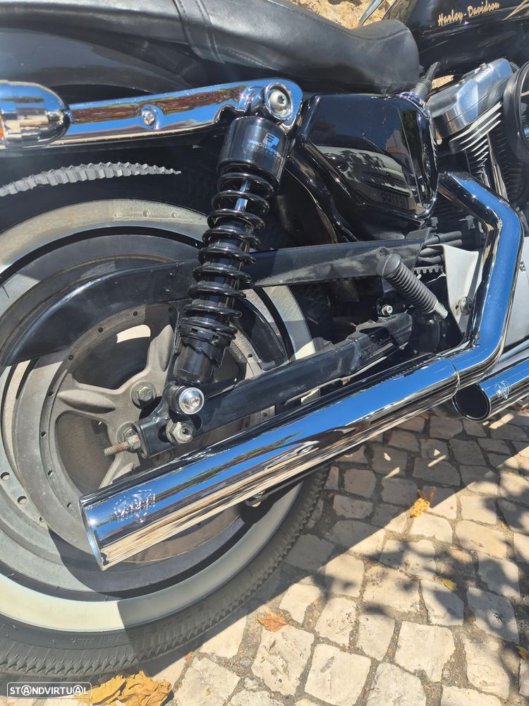 Harley-Davidson 883 Custom - 3