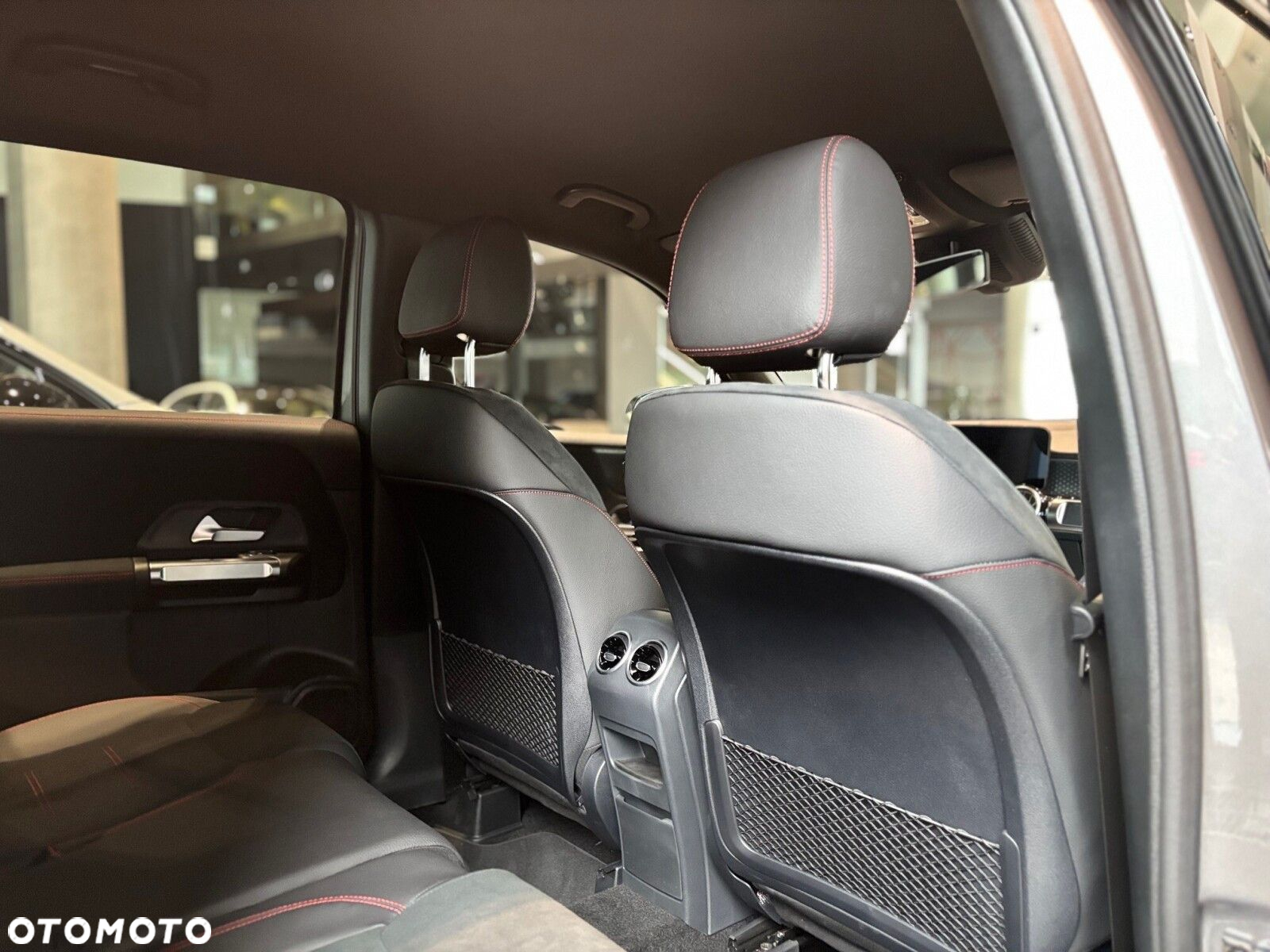 Mercedes-Benz GLB - 12