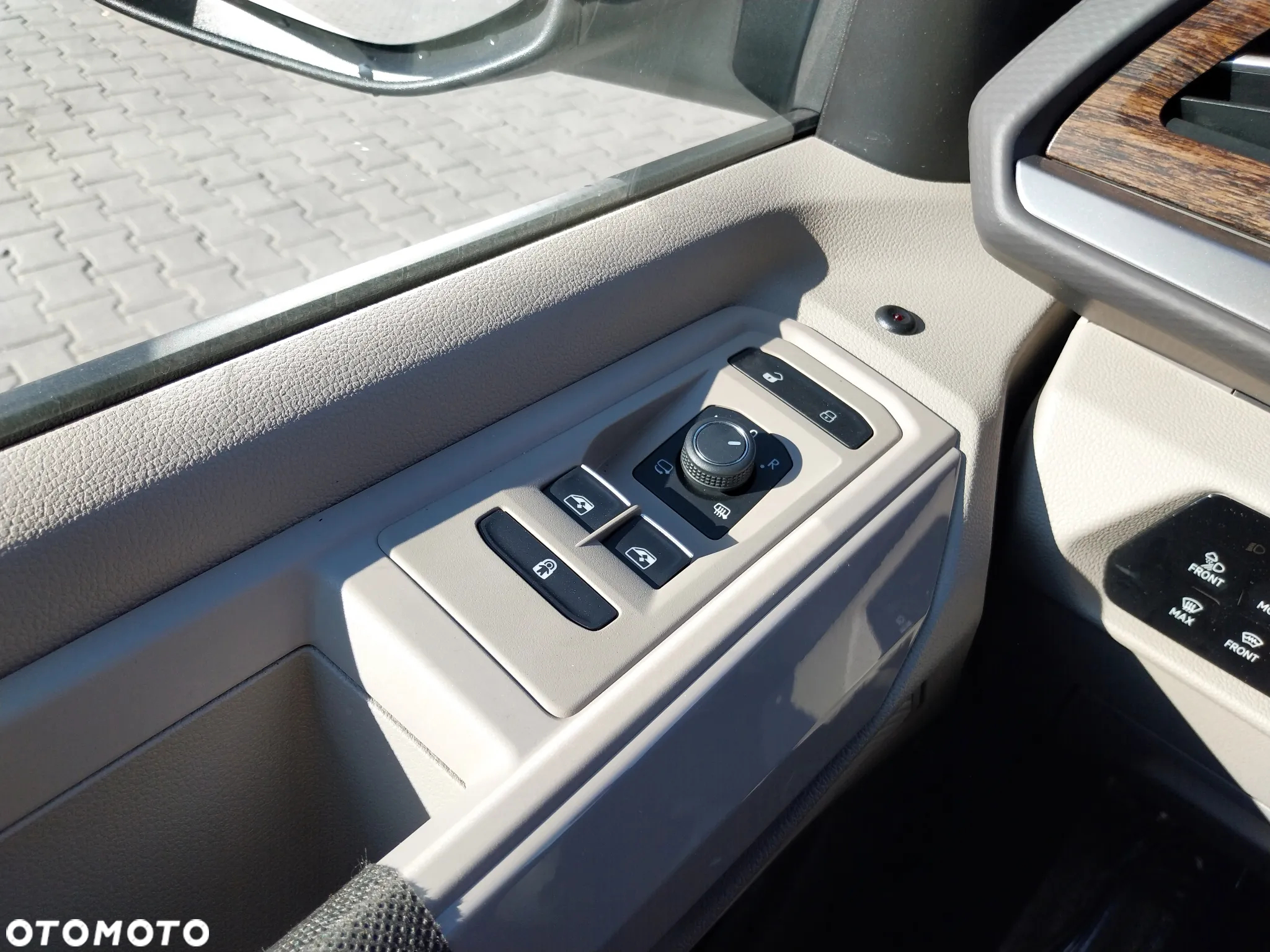 Volkswagen Multivan - 21