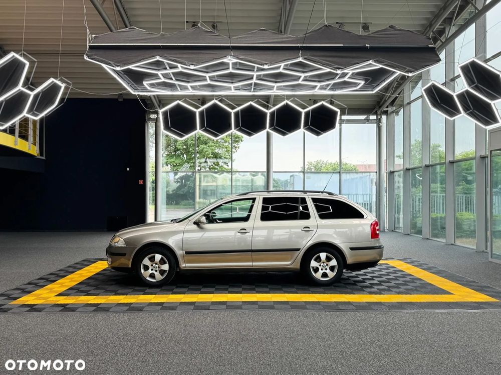 Skoda Octavia 1.6 Combi Ambiente - 8