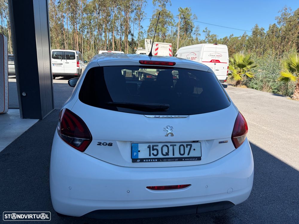 Peugeot 208 - 10