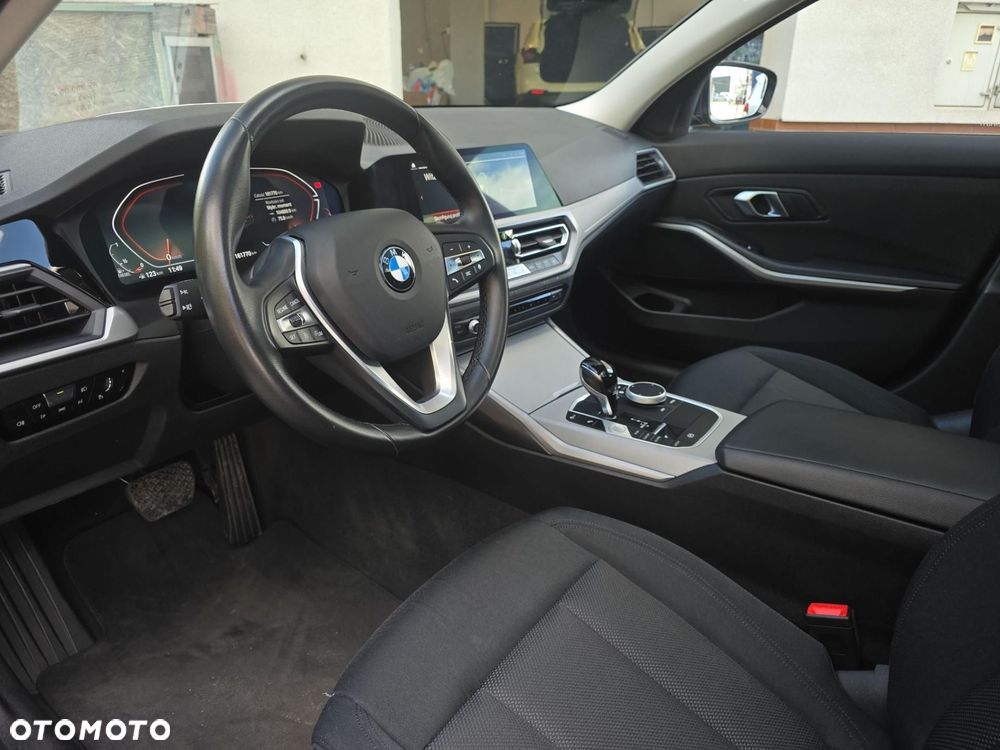 BMW Seria 3 318d - 14