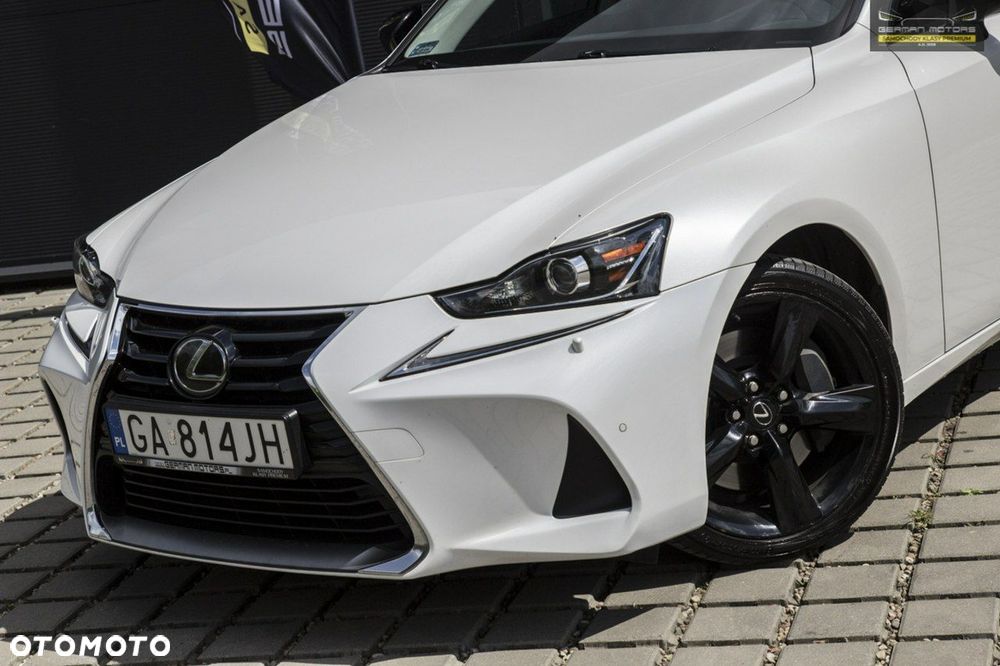 Lexus IS - 11