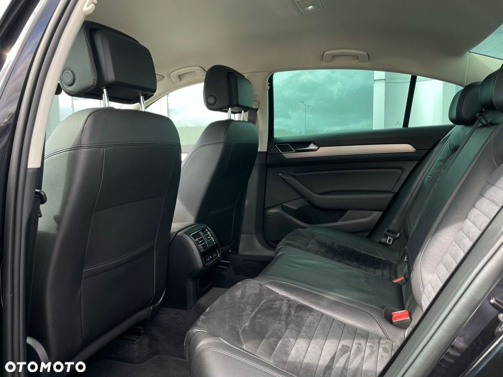 Volkswagen Passat - 12