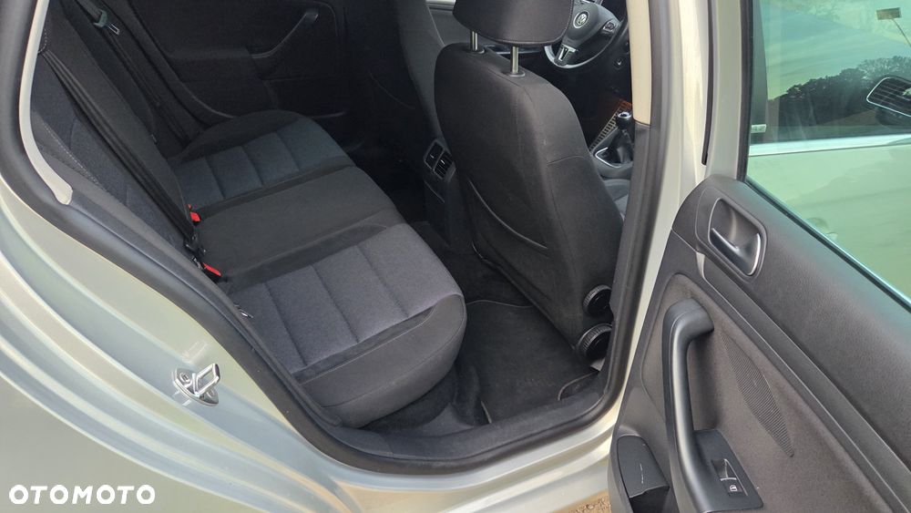 Volkswagen Golf - 22