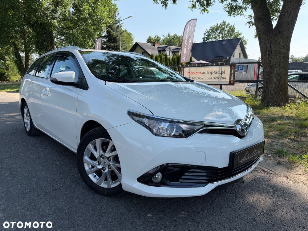 Toyota Auris Hybrid 135 Premium - 1