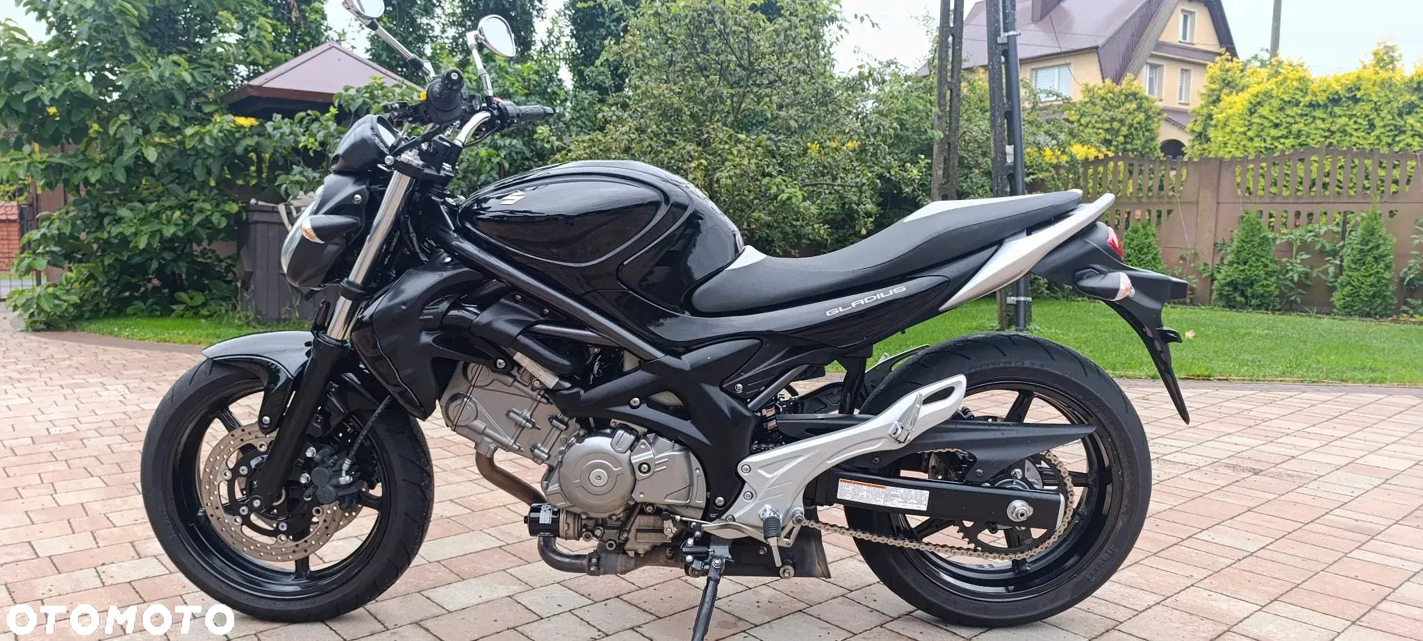 Suzuki GSR - 3