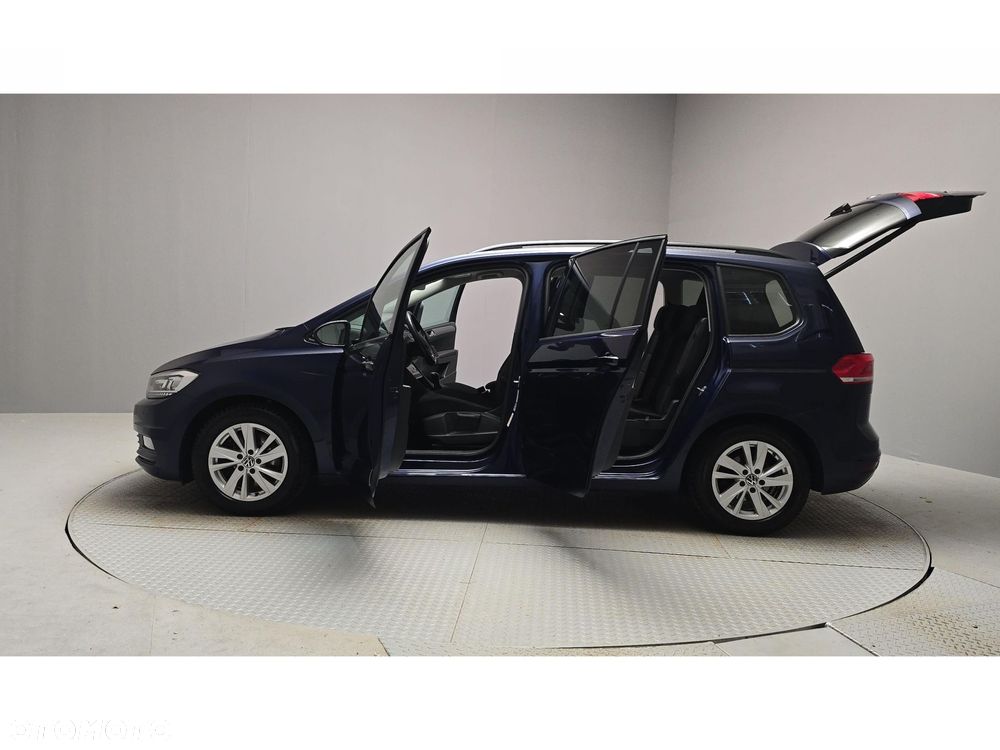Volkswagen Touran - 10