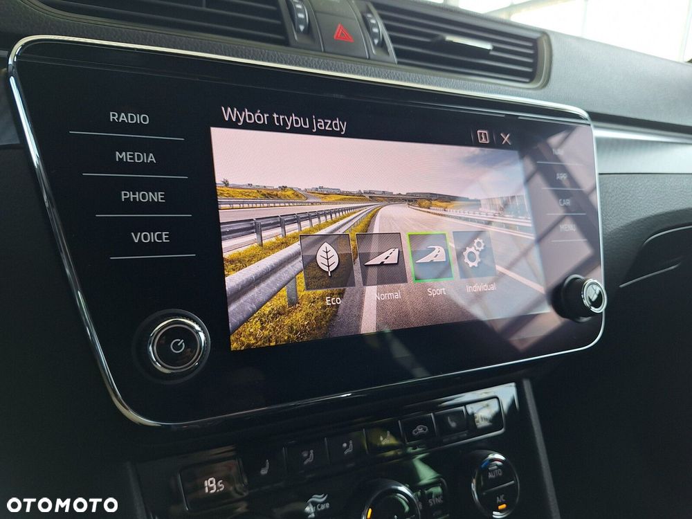 Skoda Superb 2.0 TDI SCR Sportline DSG - 31