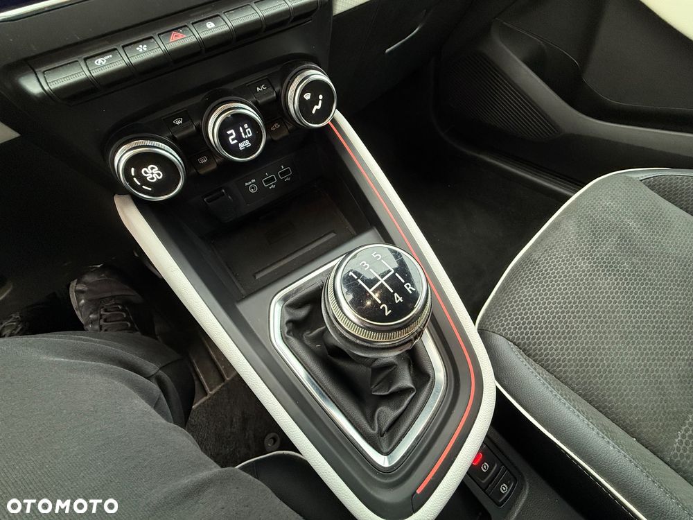 Renault Clio TCe 100 INTENS - 23