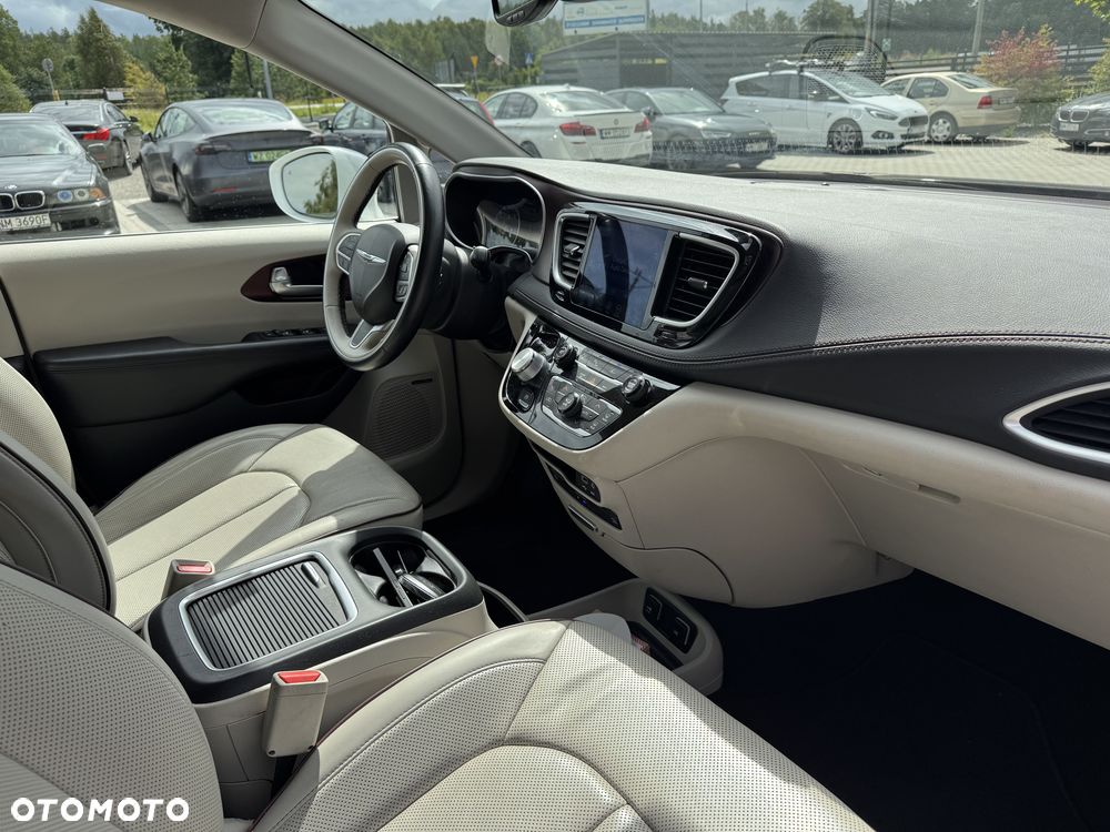 Chrysler Pacifica - 35