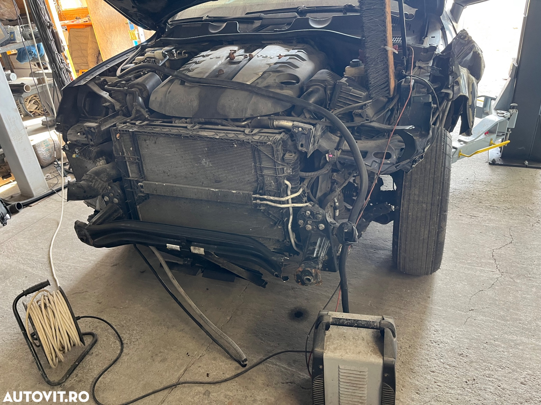 Dezmembram volkswagen touareg 4.2 tdi 2014 147.000 km - 18