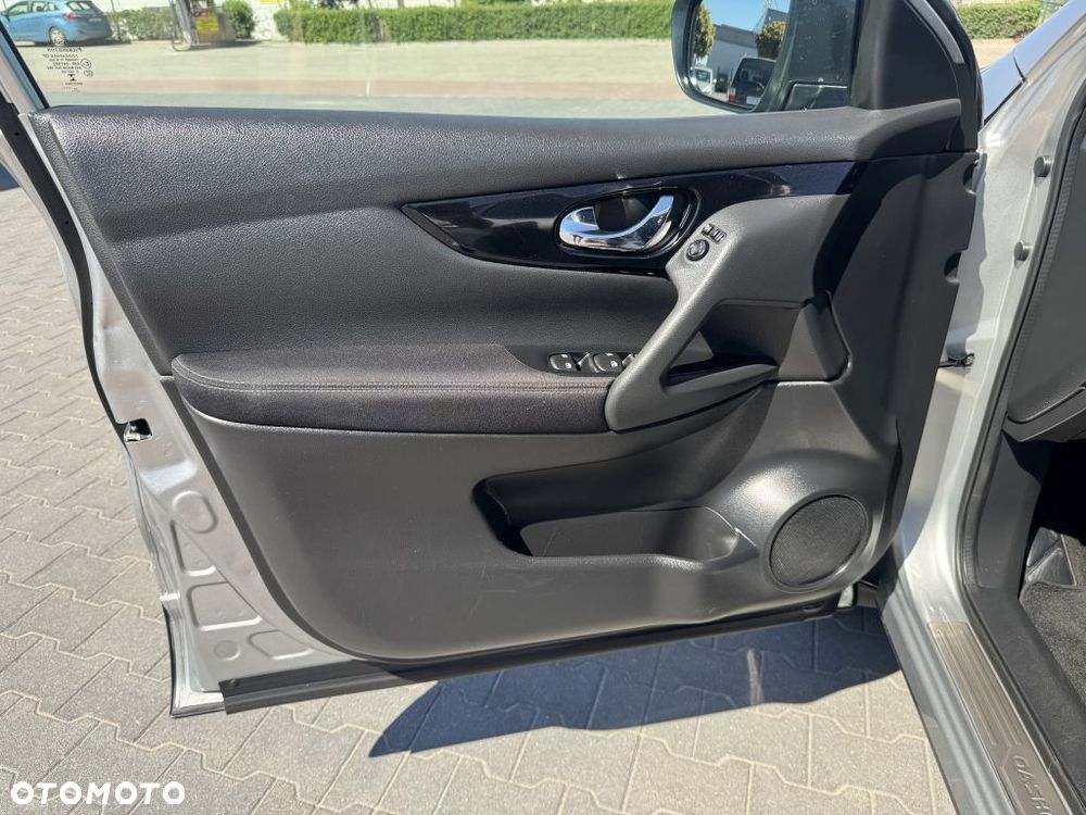 Nissan Qashqai 1.2 DIG-T N-Connecta EU6 - 16