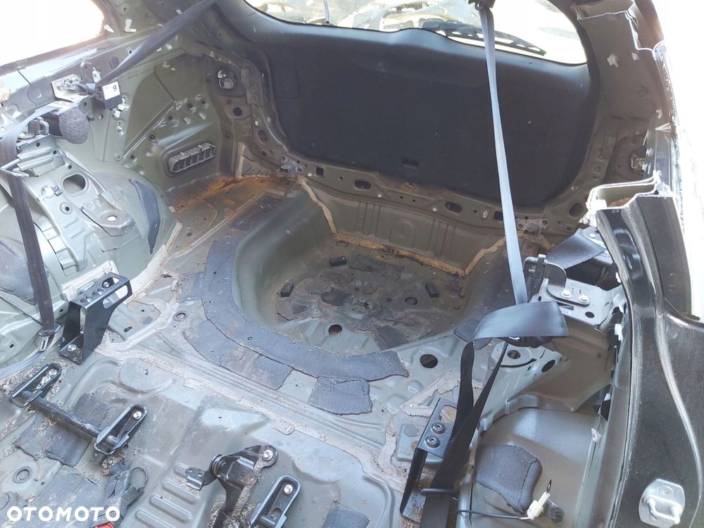 Toyota Avensis T27 KOMBI kompletny tył zderzak klapa lampa ćwiartka pas - 13