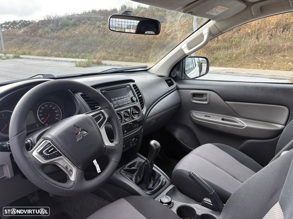 Mitsubishi L200 2.4 DI-D CD Campera Space Cab 3L 4WD - 19