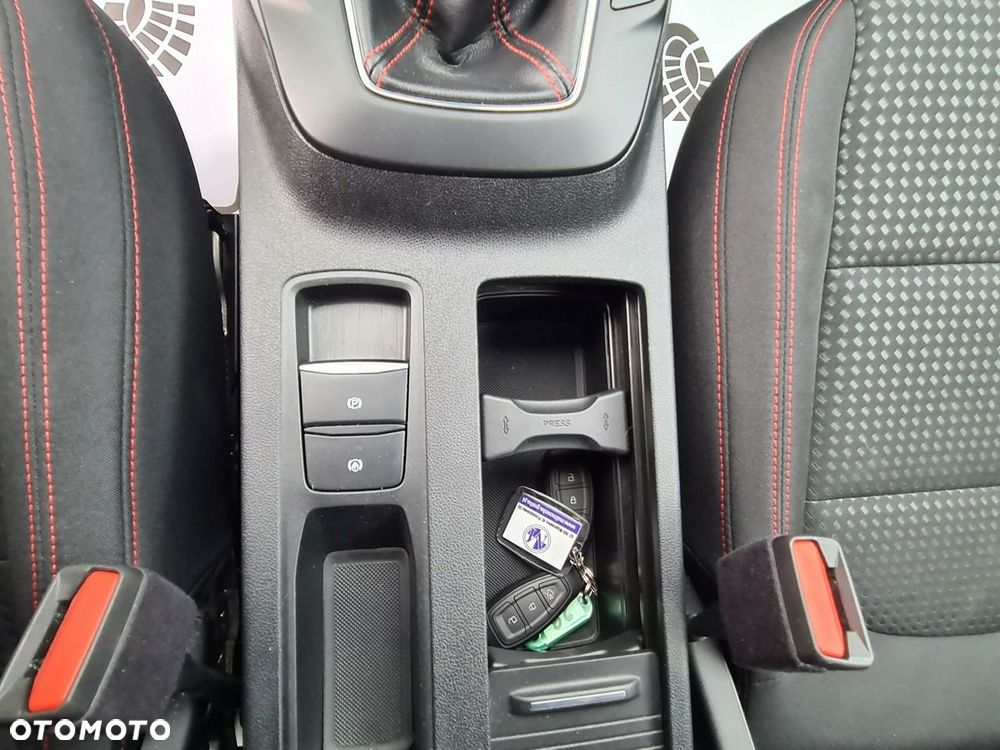 Ford Kuga 1.5 EcoBoost ST-LINE - 30