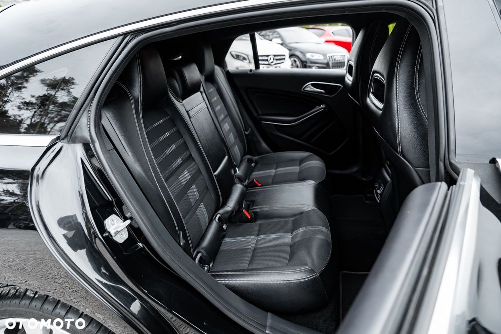 Mercedes-Benz CLA 250 4Matic 7G-DCT Sport - 23
