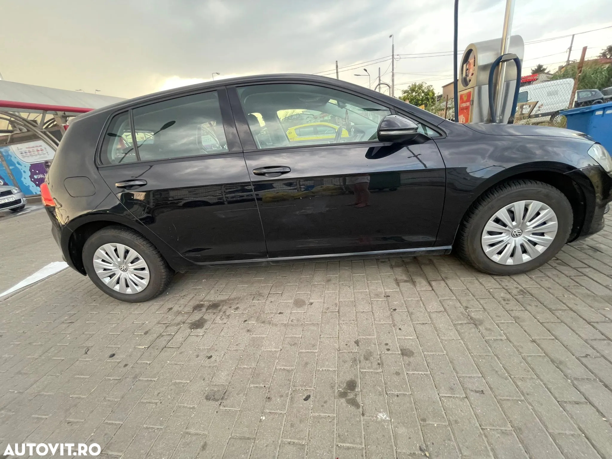 Volkswagen Golf - 10