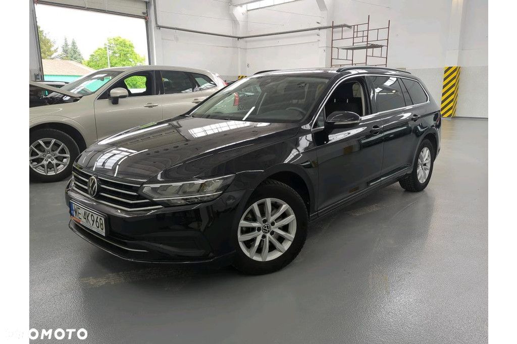 Volkswagen Passat - 1