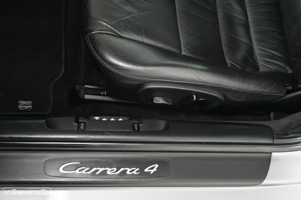 Porsche 911 (996) Carrera 4 Coupé - 28