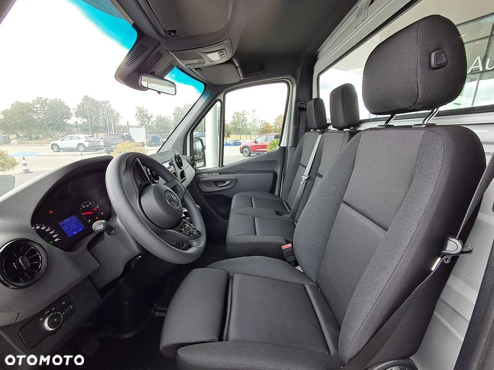 Mercedes-Benz Sprinter - 13