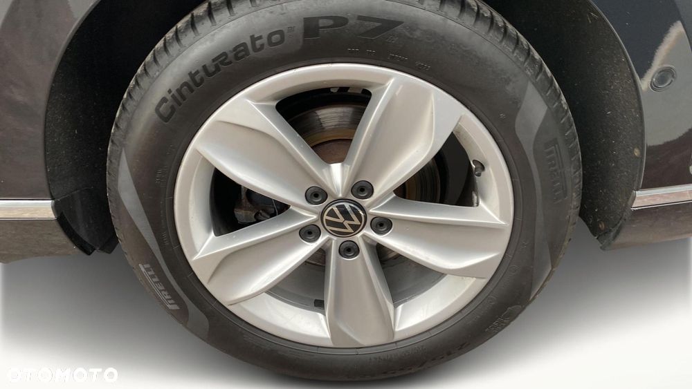 Volkswagen Passat - 15