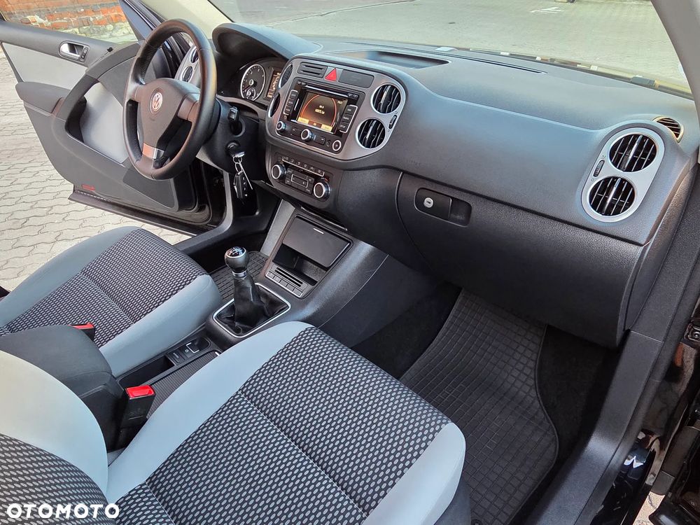 Volkswagen Tiguan 2.0 TDI DPF BlueMotion Technology Sport & Style - 24