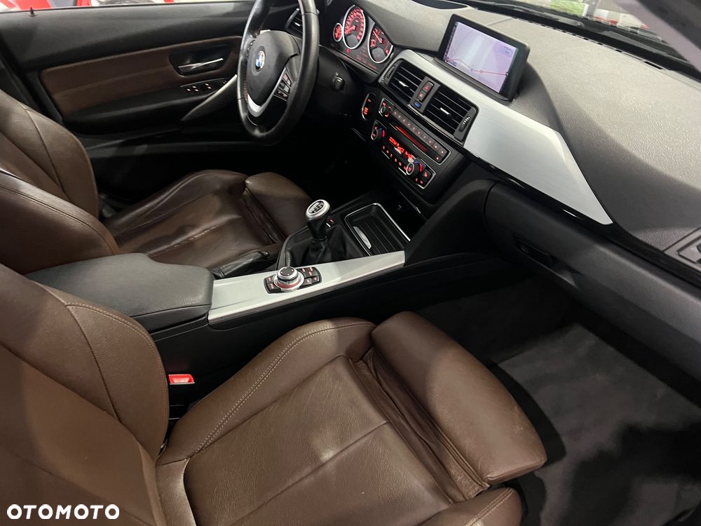 BMW Seria 3 320d Luxury Line - 25