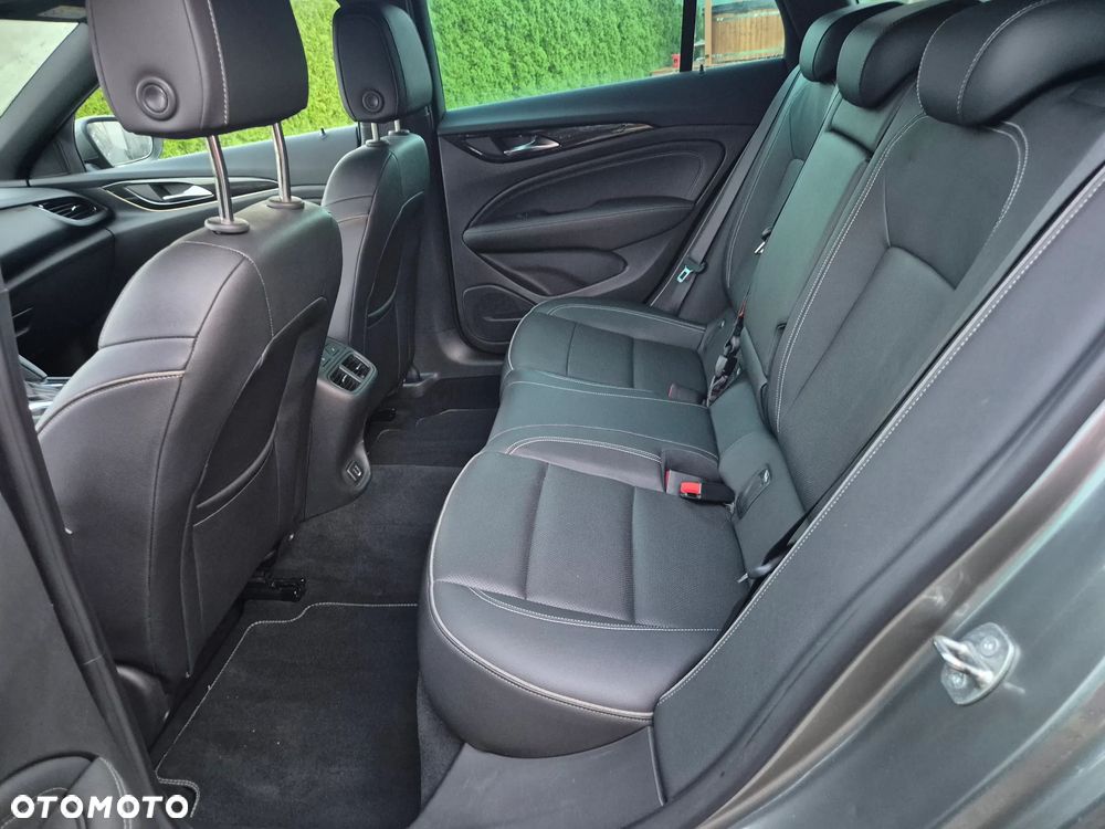 Opel Insignia - 25