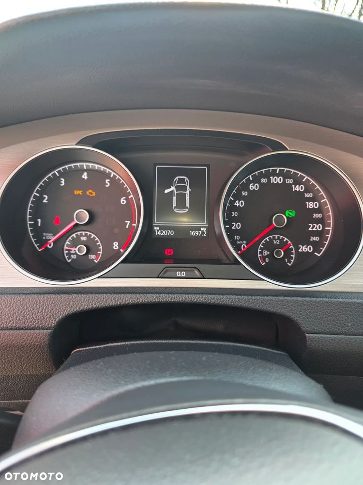 Volkswagen Golf - 22