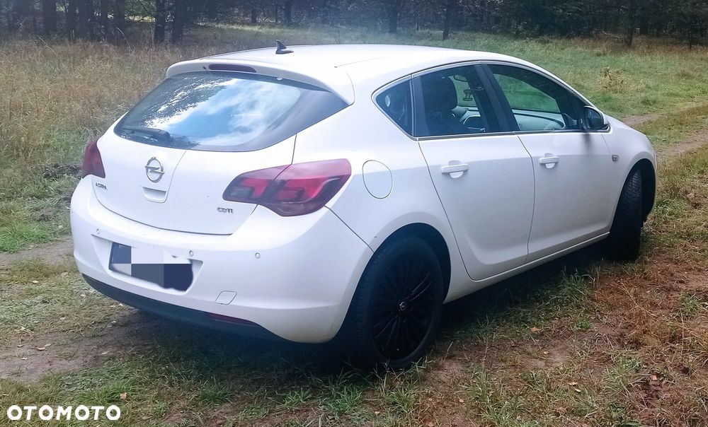 Opel Astra 2011 photo 4