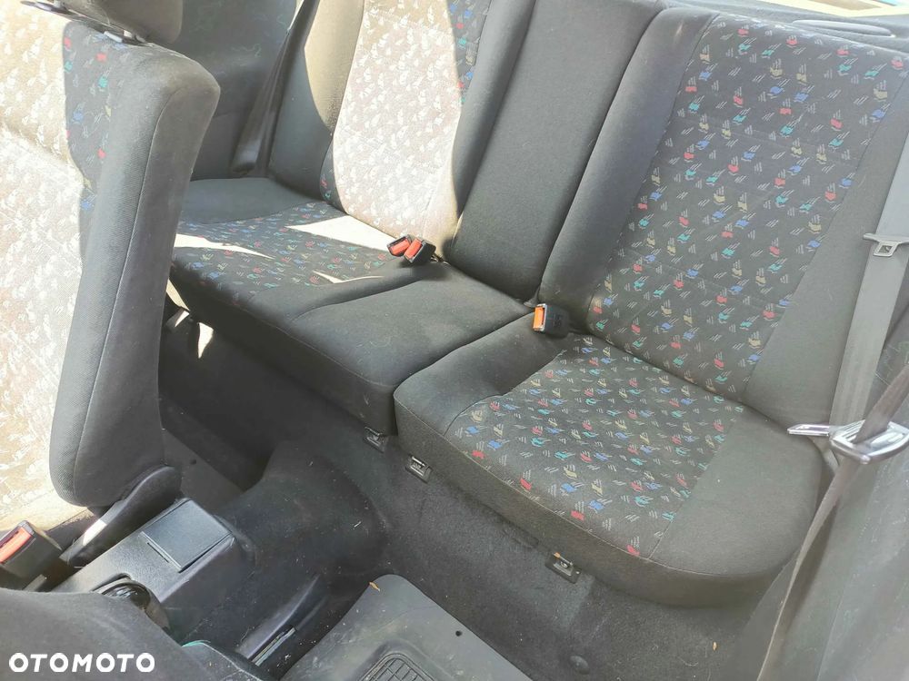 Volkswagen Golf 1.6 GL - 11