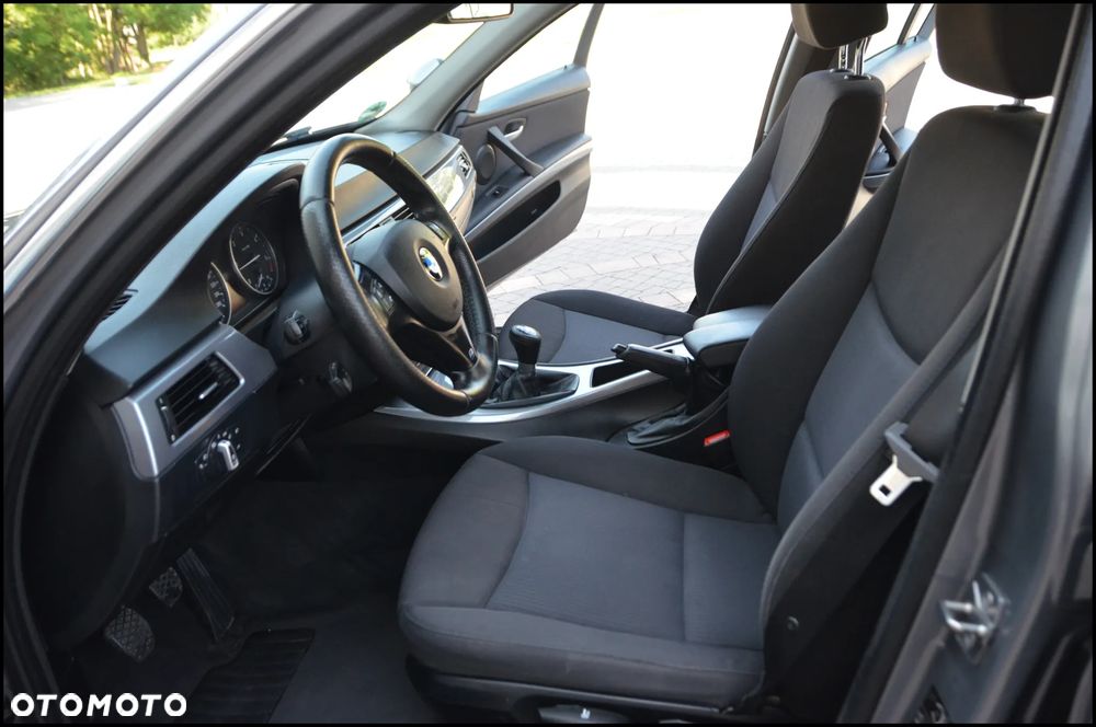 BMW Seria 3 318d - 33