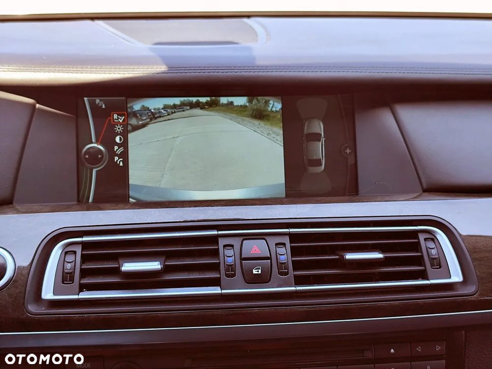 BMW Seria 7 750Li xDrive - 15