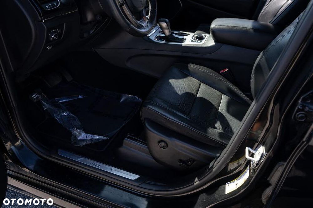Jeep Grand Cherokee - 11