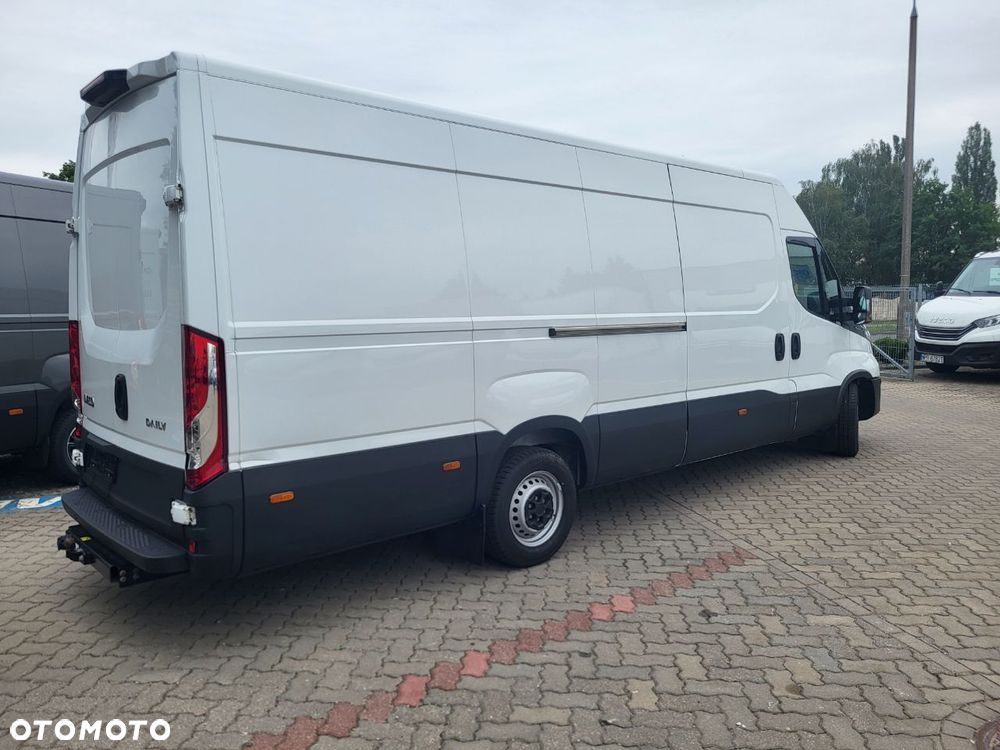 Iveco 35S16 furgon Max Długi - 12