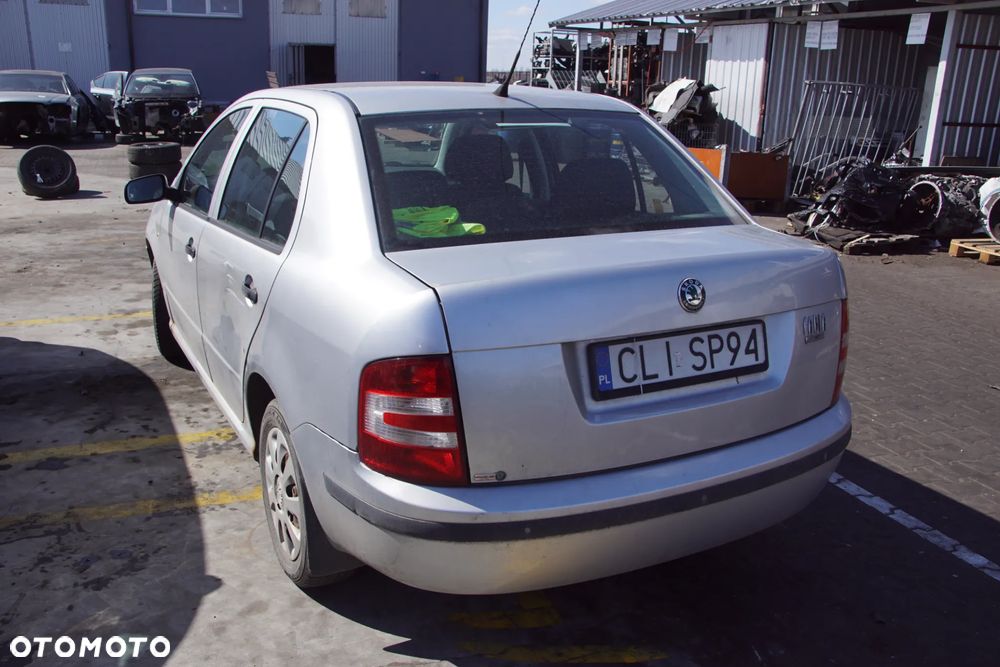 Auto na części - Skoda Fabia I Lift 1.2 12V 64 KM AZQ GSB LF7T 2005R Silnik Skrzynia Drzwi Maska Błotnik Zderzak Klapa Lampa Lusterko Klamka Szyba Deska Kokpit Sterownik Moduł Czujnik Licznik Panel Kierownica - 7