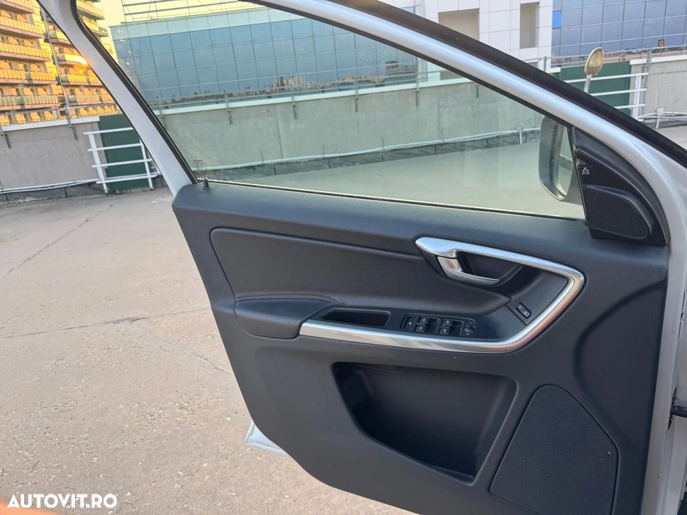 Volvo XC 60 D4AWD Kinetic - 18