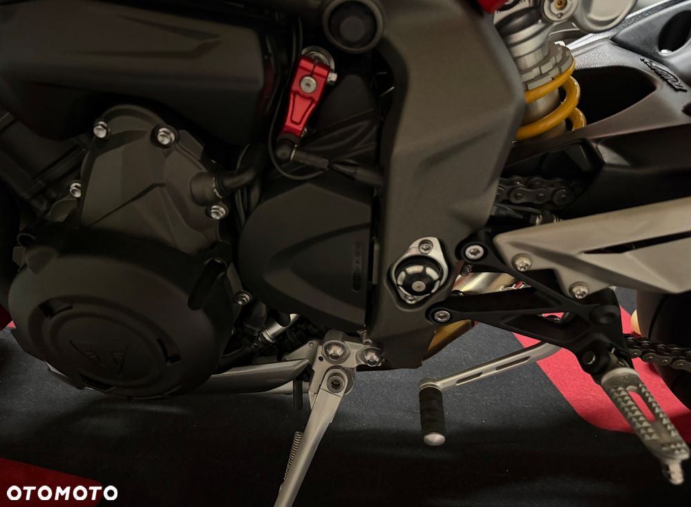 Triumph Street Triple - 28
