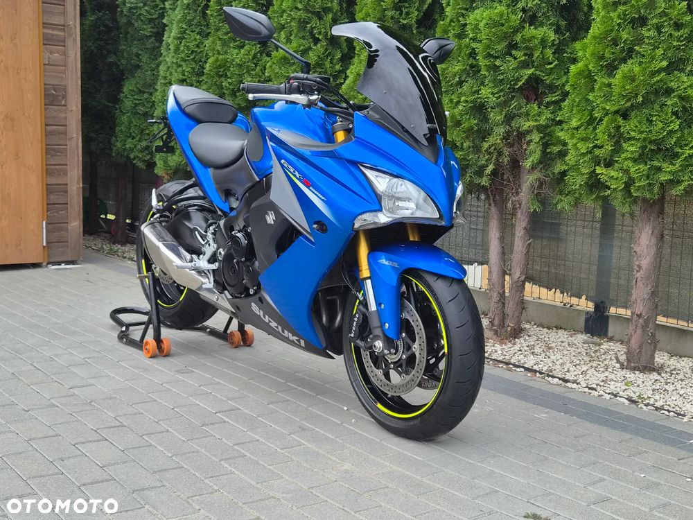 Suzuki GSX - 10