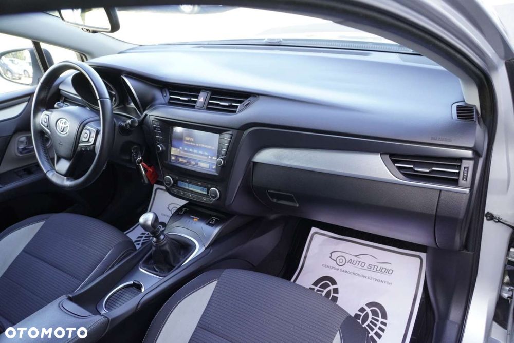 Toyota Avensis 2.0 D-4D Premium - 10