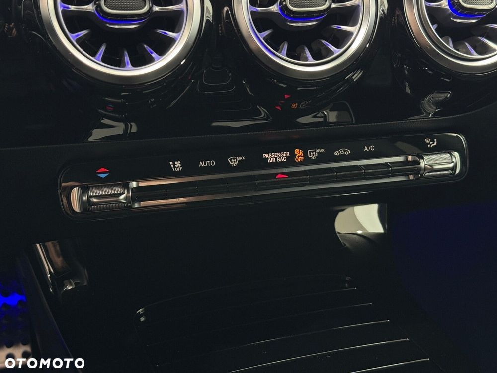 Mercedes-Benz CLA - 25