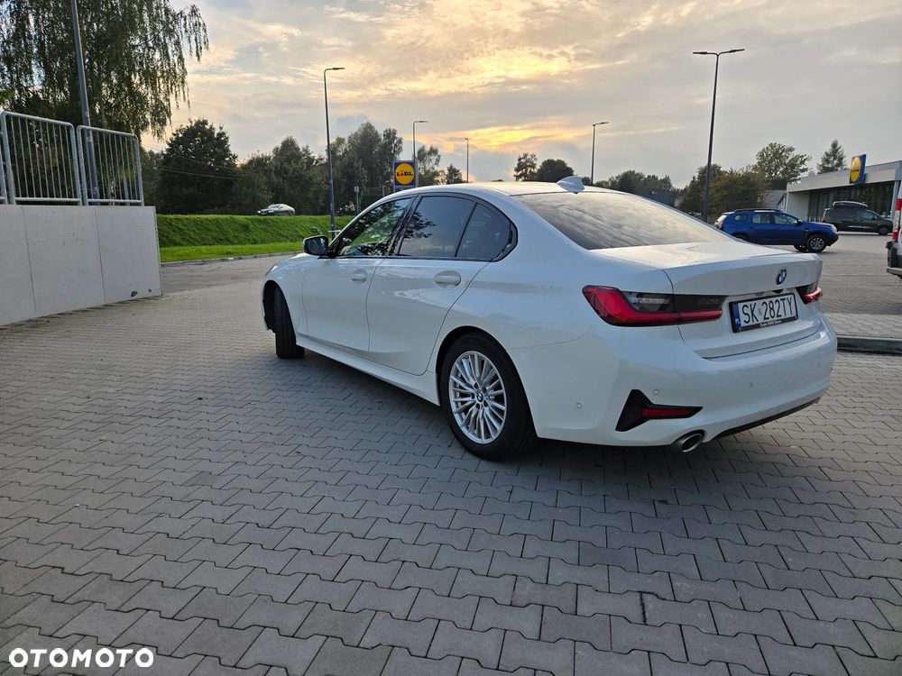 BMW Seria 3 318i Sport Line - 9