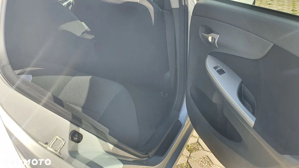 Toyota Corolla 1.6 Premium + - 15