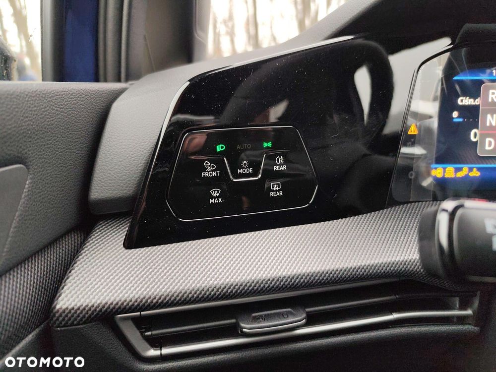 Volkswagen Golf - 24