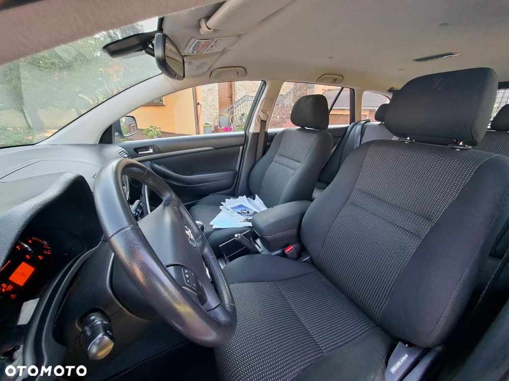 Toyota Avensis 1.8 VVT-i Sol Premium - 11