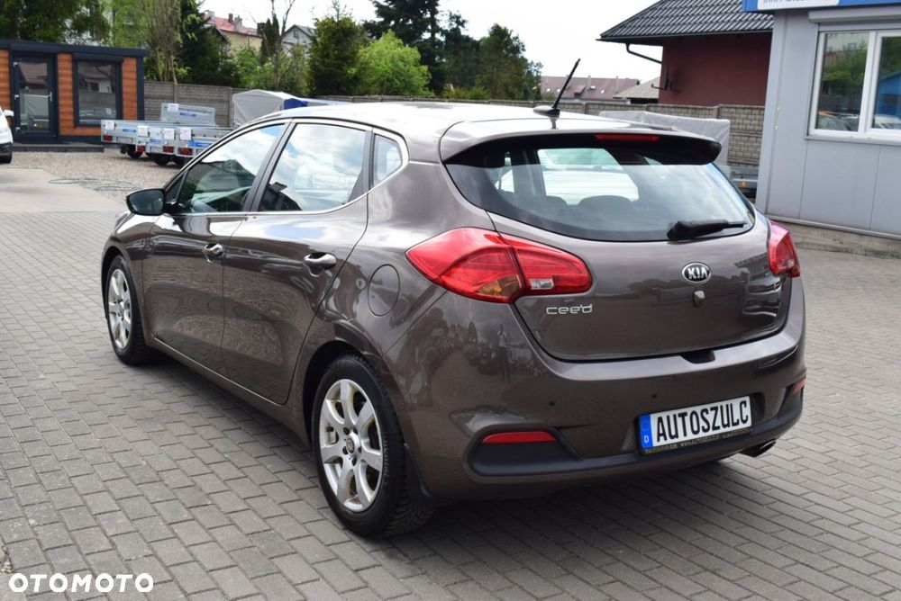 Kia Ceed - 8