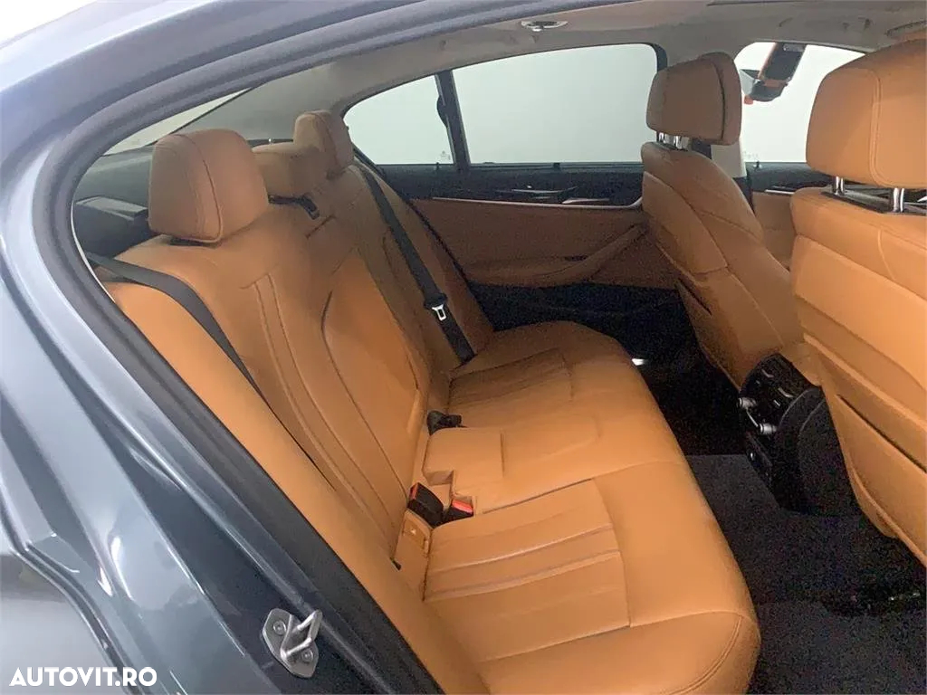 BMW Seria 5 530i Aut. Luxury Line - 7