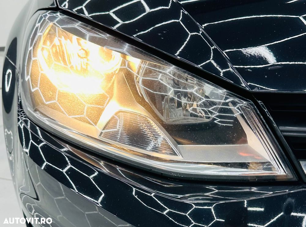 Volkswagen Golf 1.6 TDI DPF BlueMotion - 11